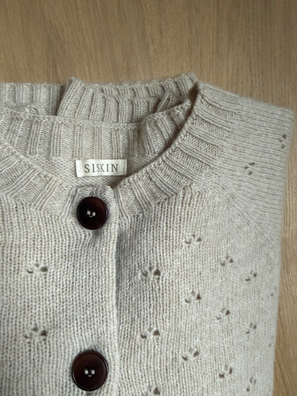 SISKIN Cloud Women’s Cardigan - Superfine Lambswool - Oat - Medium - Picture 3 of 4